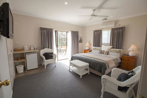 Batemans Bay Manor - Bed And Breakfast - Tourism Cairns 0