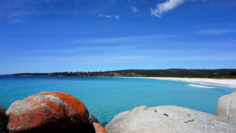 BAY OF FIRES BEACH SHACK Ocean Views From A Modern Beachhouse - Tourism Cairns 3