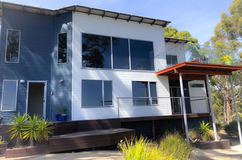 BAY OF FIRES BEACH SHACK Ocean Views From A Modern Beachhouse - Tourism Cairns 0