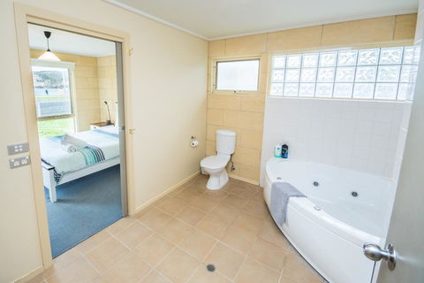 Bayview No 1 - Next To The Beach! - Tourism Cairns 1