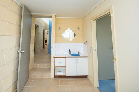 Bayview No 1 - Next To The Beach! - Tourism Cairns 3