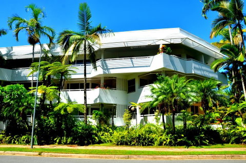 Beach Terraces - Tourism Cairns 0