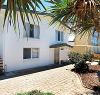 Beachcomber Unit 4- Beachside Unit - - Tourism Cairns