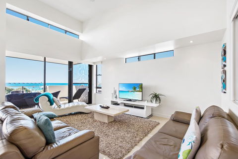 Beaches On Maroochy 1 Beach Parade - Tourism Cairns 0
