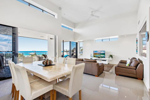 Beaches On Maroochy 1 Beach Parade - Tourism Cairns 1