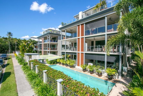 Beachfront Apartment With Ocean Views - Tourism Cairns 1