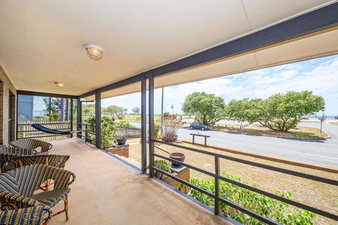 Beachfront At Bribie - Tourism Cairns 2