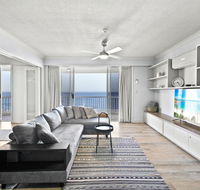 Beachfront Luxury 3 bedroom in the heart of Surfers Paradise - Ocean views plus indoor/outdoor pool - Tourism Cairns