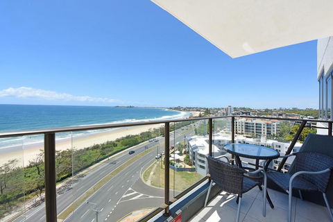 Beachfront Towers - Tourism Cairns 1