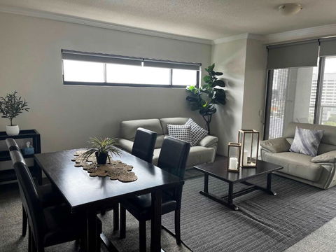 Republic Apartment - Tourism Cairns 2