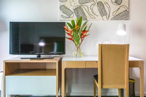 Resort-Style Sister Studios - Double Delight In The CBD - Tourism Cairns 1