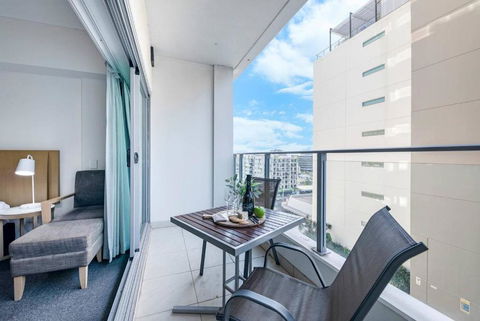 Resort-Style Sister Studios - Double Delight In The CBD - Tourism Cairns 2
