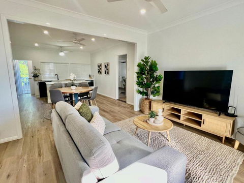 Renovated Queenslander - Upstairs 2km To Stadium - Tourism Cairns 1