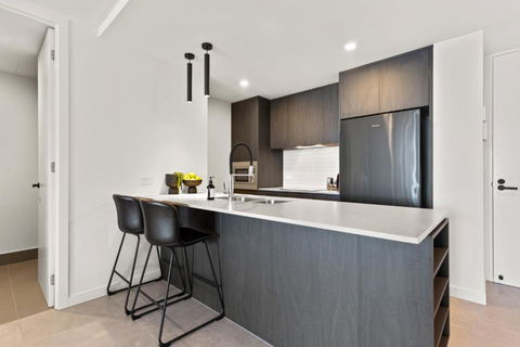 Riverfront 2-Bed With Pool, Sauna, Gym & Views - Tourism Cairns 3