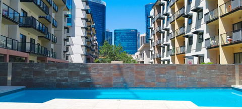 Resort-style Living In Perth CBD - 2X2 Apt - Tourism Cairns 0