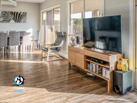 Renovated Beautiful Holiday Home With A Private Beach & Stunning Views! - Tourism Cairns 2