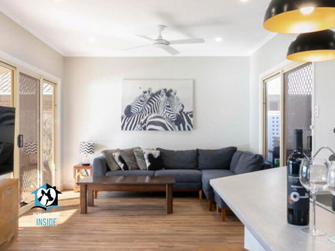 Renovated Beautiful Holiday Home With A Private Beach & Stunning Views! - Tourism Cairns 3