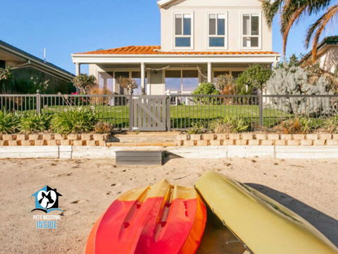 Renovated Beautiful Holiday Home With A Private Beach & Stunning Views! - Tourism Cairns 1