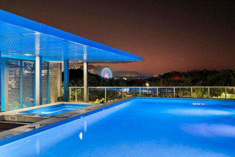 Reef - Waterfront City Pool Sauna & Gym - Tourism Cairns 3