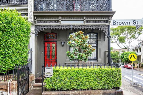 Refined Paddington Corner Terrace With Parking - Tourism Cairns 0