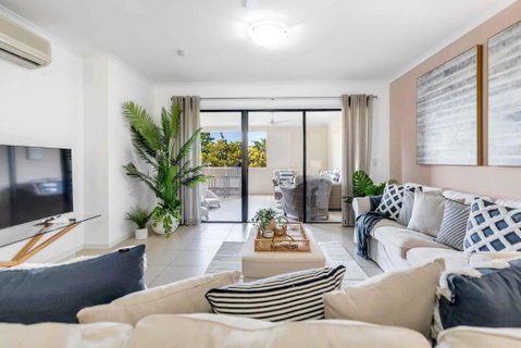 Relaxed Coastal Charm - A Stylish Resort-style Haven - Tourism Cairns 0