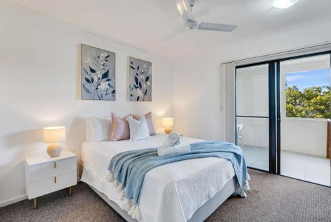 Relaxed Coastal Charm - A Stylish Resort-style Haven - Tourism Cairns 2