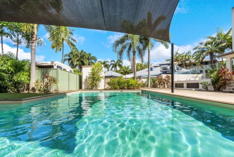 Relaxed Coastal Charm - A Stylish Resort-style Haven - Tourism Cairns 1