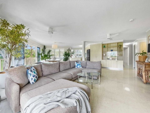 Relaxing Ocean View Apartment In Buddina - Tourism Cairns 0