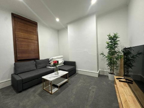 Remarkable 2 Bedroom House At The Centre Of Darlinghurst - Tourism Cairns 0
