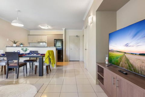 Resort Splendor - Top Floor Apartment In Cairns One - Tourism Cairns 2
