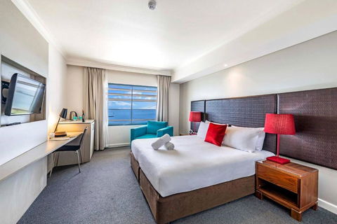 Resort Style King Pad With Sparkling Sea Views - Tourism Cairns 0