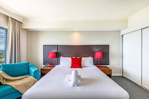 Resort Style King Pad With Sparkling Sea Views - Tourism Cairns 3