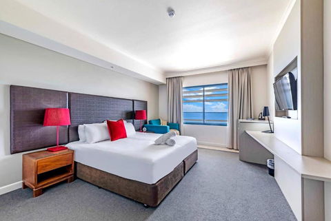 Resort Style Living In An Oceanview King Suite - Tourism Cairns 0