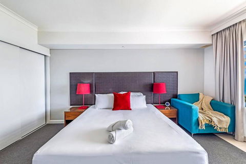 Resort Style Living In An Oceanview King Suite - Tourism Cairns 2