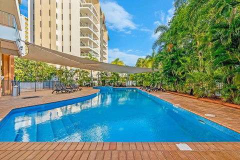 Resort Style Living In An Oceanview King Suite - Tourism Cairns 3