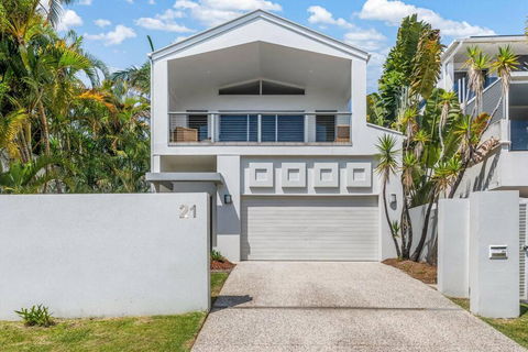 Retreat In The Heart Of Alex - 3BR Sleeps 11, Pool - Tourism Cairns 0