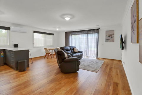 Retreat On Francis I Short And Long Stays - Tourism Cairns 3