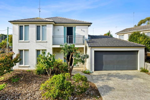 Retreat On Gairloch I Geelong River Hideaway - Tourism Cairns 0