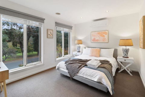 Retreat On Gairloch I Geelong River Hideaway - Tourism Cairns 3