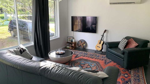 Retro Beach House - Macmasters Beach - Tourism Cairns 1