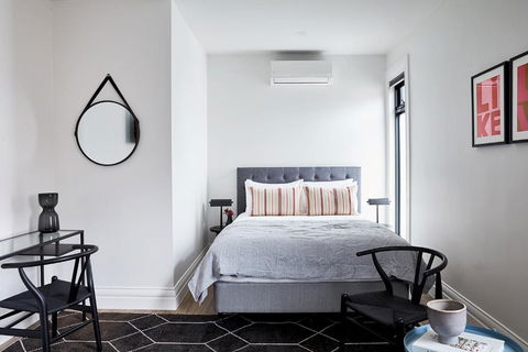Richmond Studios By Short & Long Stays - Tourism Cairns 3