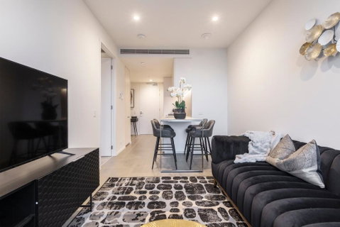 Ritzy Apartment In Iconic Australia 108 With Views - Tourism Cairns 2