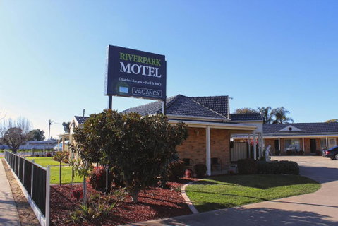 RiverPark Motel - Tourism Cairns 0