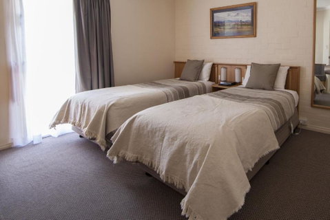 Redhill Cooma Motor Inn - Tourism Cairns 1