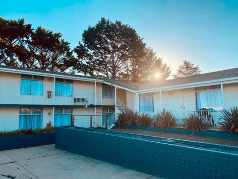 Redhill Cooma Motor Inn - Tourism Cairns 0