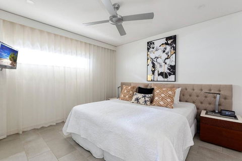 Rose At Temple Palm Cove - A Poolside Paradise - Tourism Cairns 3