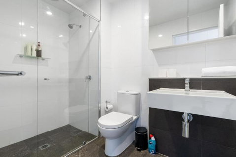 Roomy 2BR 2BA City-Centre Apt - Tourism Cairns 3