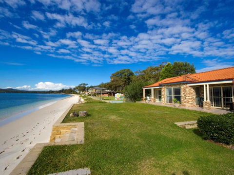 Salamander Beach Front - Tourism Cairns 0