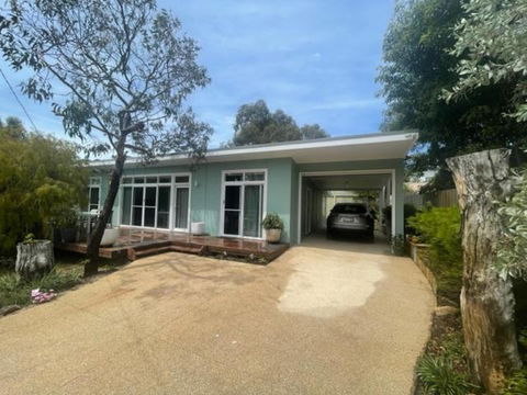 Saltbush - Ideally Located And Modernised MCM Beach House - Tourism Cairns 0