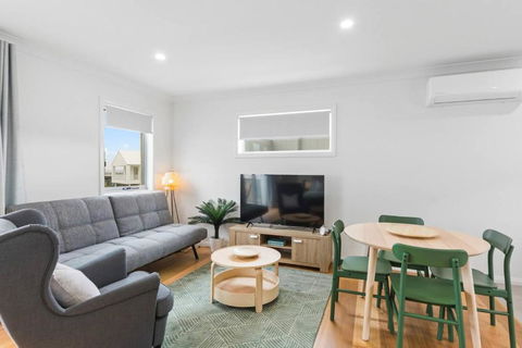 Rockpool Escape - A Coastal Refresh Near The Marina - Tourism Cairns 1